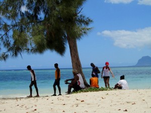 Sportler am Strand von Mauritius