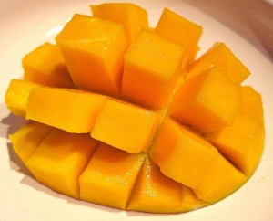 Eine aufgeschnittene Mango