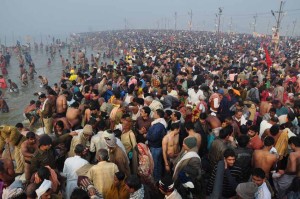 Millionen beim Kumbh Mela - Das Größte Bad der Welt
