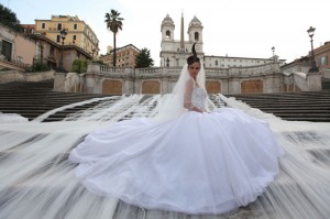 Brautkleid mit der längsten Schleppe der welt, designed von  Gianni Molaro
