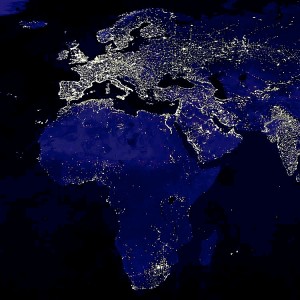 Afrika und Europa bei Nacht