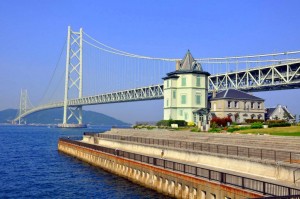 Die Akashi-Kaikyō-Hängebrücke