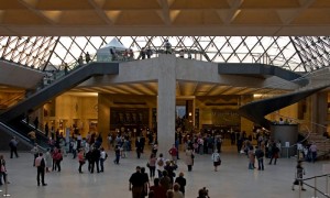 Der Eingang des Louvre